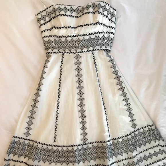 BCBGMaxAzria Dresses & Skirts - BCBG White and Black Embroidered Sundress